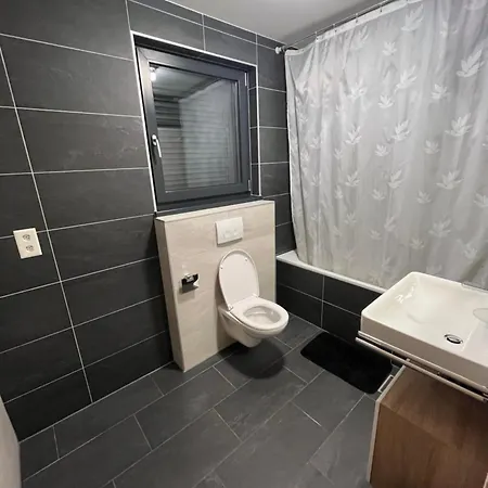Moderne Avec Jacuzzi ゲストハウス