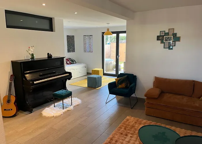 Moderne Avec Jacuzzi Pensión