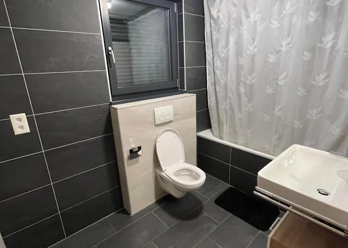 Moderne Avec Jacuzzi Guest house